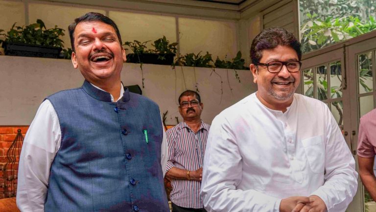 MNS BJP Alliance : भाजप मनसे युती होणार? मनसेच्या तीन प्रमुख नेत्यांनी घेतली देवेंद्रजींची भेट!