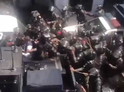 पाकिस्तानचे माजी पंतप्रधान इम्रान खान यांना अटक