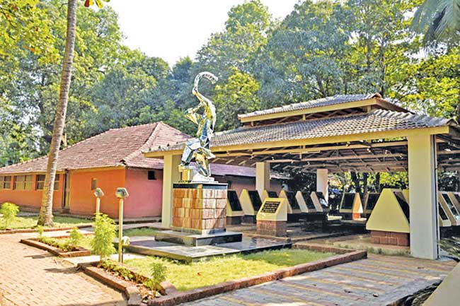 केशवसुत स्मारक एक अलौकिक ठिकाण…