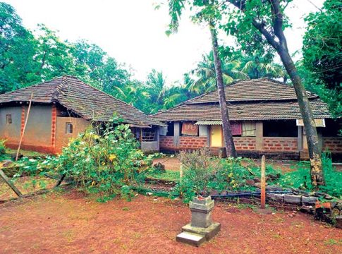 गावप्रेमी चाकरमान्यांचे हाल काही सरेनात...