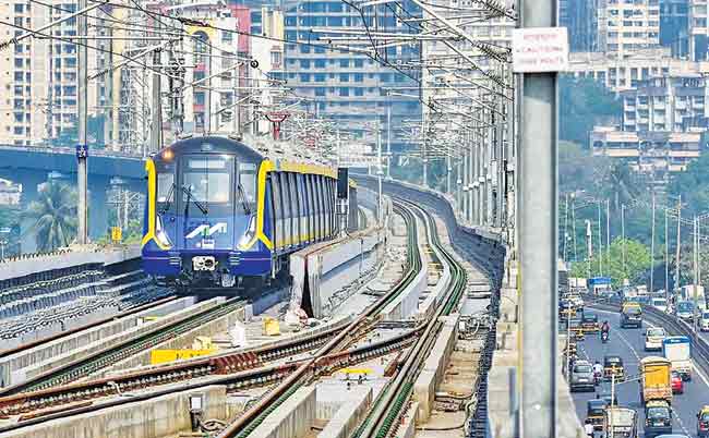 मुंबई मेट्रोचे १५०० खांब मेट्रो प्रवाशांना देणार नेटवर्क