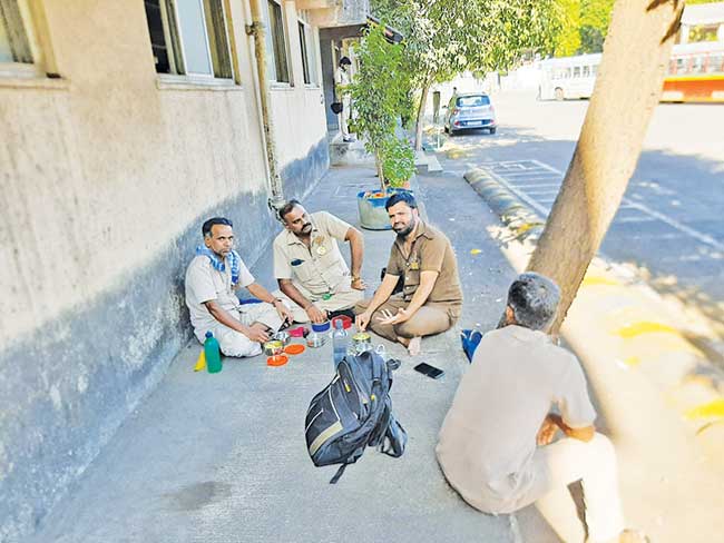 मुलुंड बस आगारातील उपाहारगृहाला टाळे