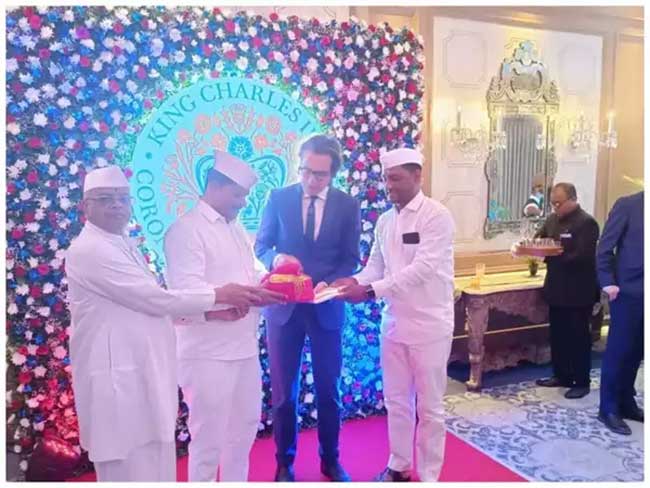 किंग चार्ल्स यांच्या राज्याभिषेकानिमित्त आयोजित केलेल्या समारंभात मुंबईच्या डबेवाल्यांची उपस्थिती