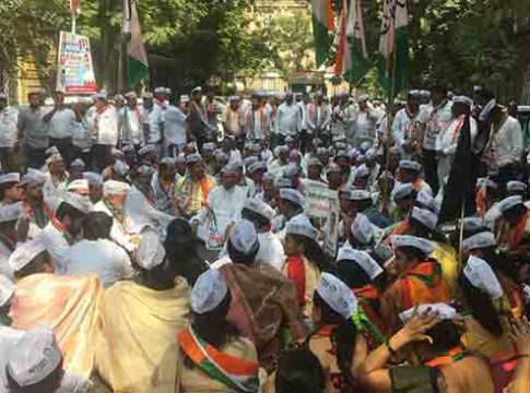 जयंत पाटील यांची ईडी चौकशी; राष्ट्रवादी काँग्रेसच्या कार्यकर्त्यांनी घेतली आक्रमक भूमिका