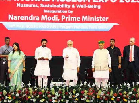 लोकसेवा हीच ईश्वर सेवा या भावनेने देशाची वाटचाल