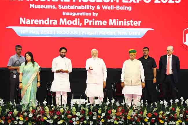 लोकसेवा हीच ईश्वर सेवा या भावनेने देशाची वाटचाल
