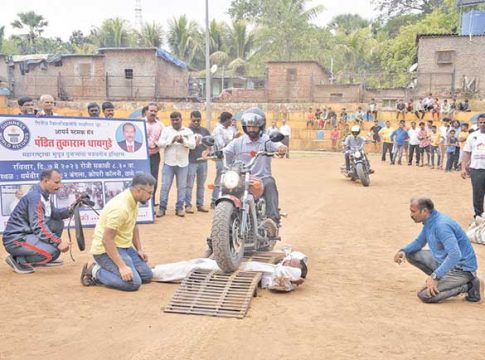 सांगलीच्या अवलियाची ठाण्यात विश्वविक्रमाला गवसणी!