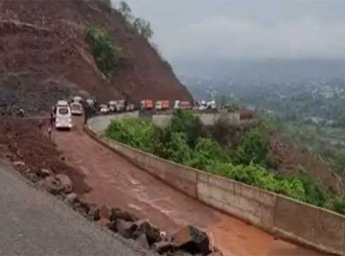 परशुराम घाटात दरड कोसळली