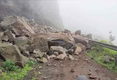 रत्नागिरी-सातारा जिल्ह्याला जोडणाऱ्या रघुवीर घाटाची वाट बिकटच!