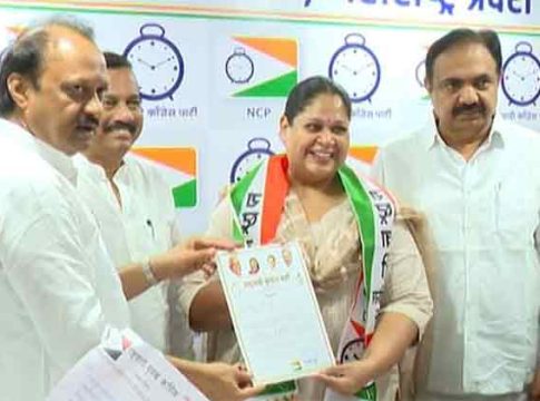 निळू फुले यांची लेक गार्गी फुलेंचा राष्ट्रवादी काँग्रेसमध्ये प्रवेश