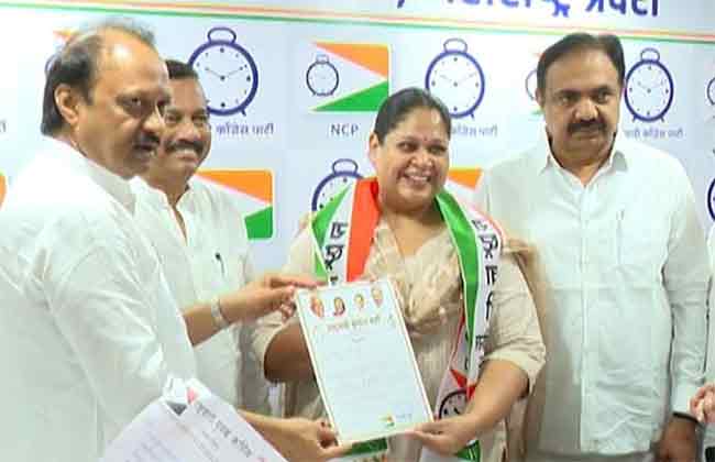 निळू फुले यांची लेक गार्गी फुलेंचा राष्ट्रवादी काँग्रेसमध्ये प्रवेश