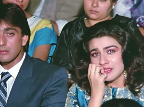 चिठ्ठी आयी हैं...