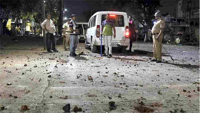 राज्यात दंगल आणि हिंसाचाराचं वातावरण