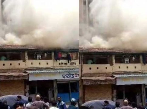 भायखळ्यात चाळीत भीषण आग, चार घरं जळून खाक