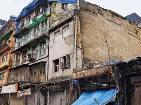 मुंबईतल्या तब्बल 'इतक्या' इमारती धोकादायक