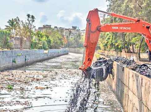 नालेसफाईचे राजकारण
