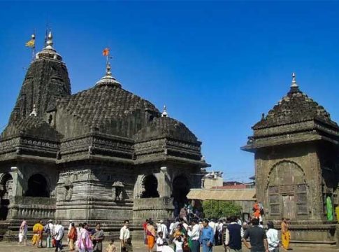त्र्यंबकेश्वर - दर्शन पासचा काळाबाजार करणाऱ्या चौघांना अटक