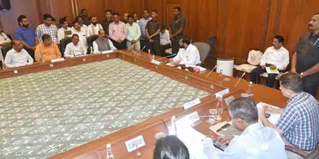 मुंबईतील पुनर्विकास रखडलेल्या प्रकल्पांचा मुख्यमंत्री स्वत: आढावा घेणार