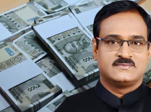 आयएएस अधिकाऱ्यांना लाचखोरीचा रोग
