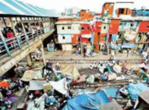 BMC action : वांद्रे पूर्वमधील ठाकरे गटाच्या अनधिकृत शिवसेना शाखेवर बीएमसीची कारवाई