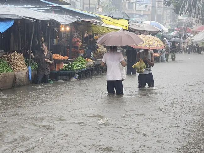 Rain Update: भिवंडीत मुसळधार पावसाने बाजारपेठ पाण्याखाली
