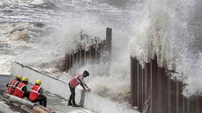 Biparjoy Cyclone : बिपरजॉयने बदलला मार्ग; रात्री धडकणार
