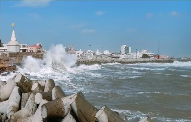 Cyclone Biporjoy: बिपरजॉयचं रौद्ररुप! ट्रेलरला सुरुवात….