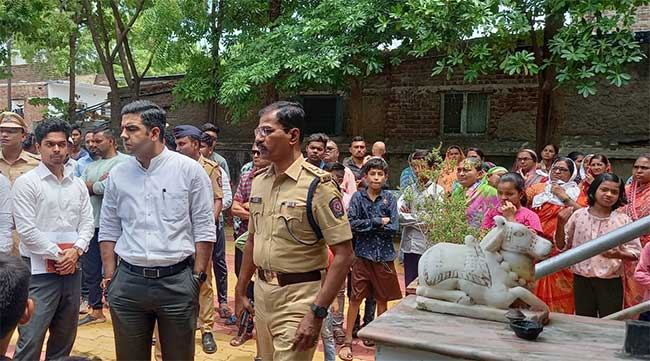 धुळ्यात धार्मिक स्थळातील मूर्तीची विटंबना झाल्याने तणाव