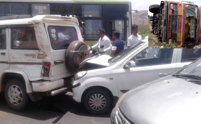 दिंडोरी येथील रणतळेजवळ तिहेरी अपघात; बसने मारली पलटी