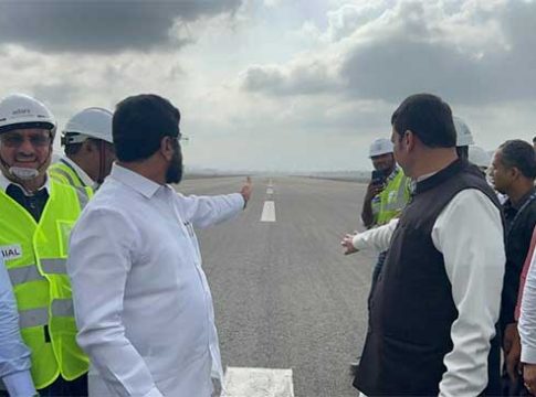 नवी मुंबई आंतरराष्ट्रीय विमानतळ वाहतुकीसाठी वेळेतच खुले होणार : मुख्यमंत्री