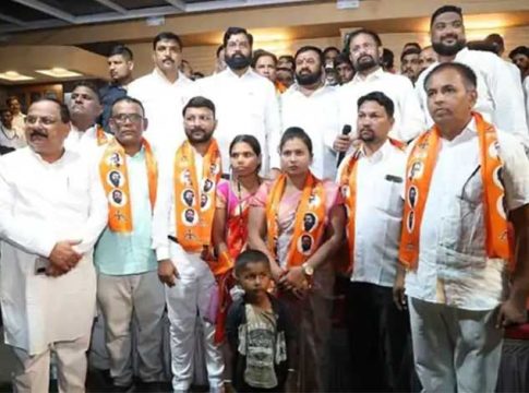 नाशिकमध्ये ठाकरे गटाला मोठे भगदाड! संपूर्ण नगरपंचायतच शिवसेनेत विलीन