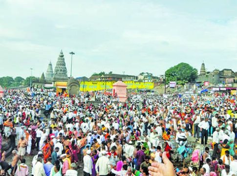Pandharpur : अवघे गर्जे पंढरपुर!