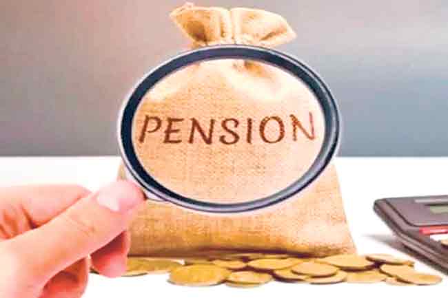 Old pension scheme : जुनीच पेन्शन योजना का ?