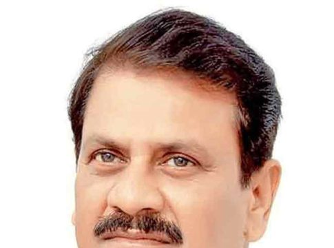 Bhaskar and Riddhi Khursunge : ठाकरे गटाच्या माजी नगरसेवकांच्या घरात घुसून पुतणीवर हल्ला; शिवसेनेचा आमदार धावून आला मदतीला
