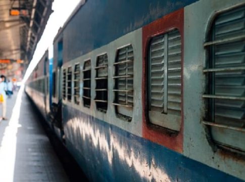 Western Railway: पश्चिम रेल्वेने रद्द केल्या ९९ गाड्या, कारण....