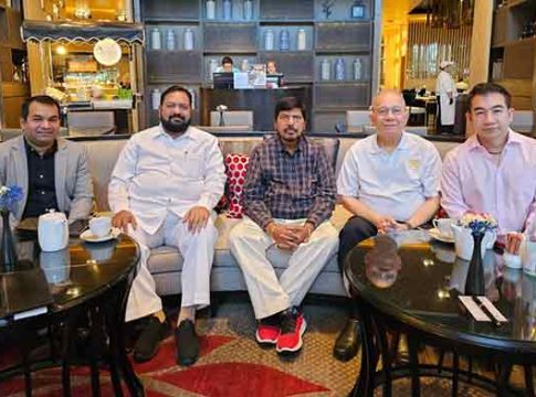 वर्ल्ड फेलोशिप ऑफ बुध्दिस्टच्या आंतरराष्ट्रीय ऑननरी उपाध्यक्षपदी रामदास आठवले यांची निवड