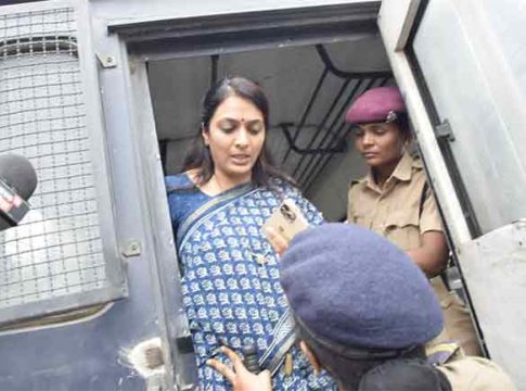 Rohini Khadse : जळगावात मुख्यमंत्र्यांविरोधात निदर्शने करणाऱ्या रोहिणी खडसेंना पोलिसांनी घेतले ताब्यात