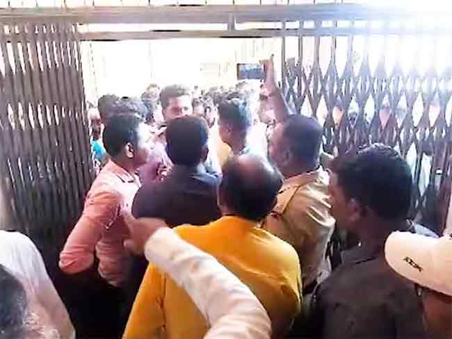 धार्मिक शिक्षण देत असल्याच्या आरोपाखाली सत्य मलिक संस्थेवर गुन्हा दाखल