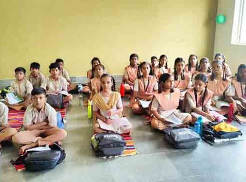 My BMC : रोषणाई आणि रंगरंगोटीसाठी कोट्यवधी रुपये उधळणा-या मुंबई महापालिकेच्या शाळांमध्ये 'स्वच्छतेची ऐशीतैशी'!