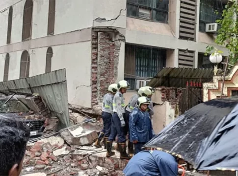 Building Collapse: विद्याविहारमध्ये दोन जण ढिगाऱ्याखाली अडकल्याची भीती