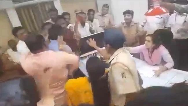 MLA Anil Parab : आमदार परबांसह २५ जणांविरुध्द गुन्हा दाखल, चार जण अटकेत