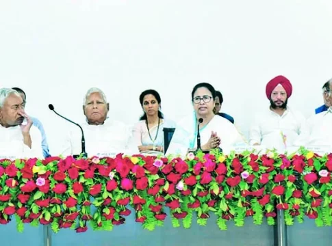 ऐक्य हवे, पण काँग्रेस नको