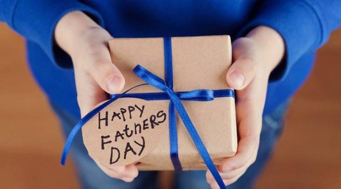 Father's day 2023 : फादर्स डे निमित्त वडिलांना कोणते गिफ्ट द्याल?