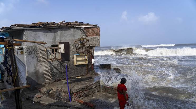 Biparjoy cyclone: हाहाकार! बिपरजॉय धडकले