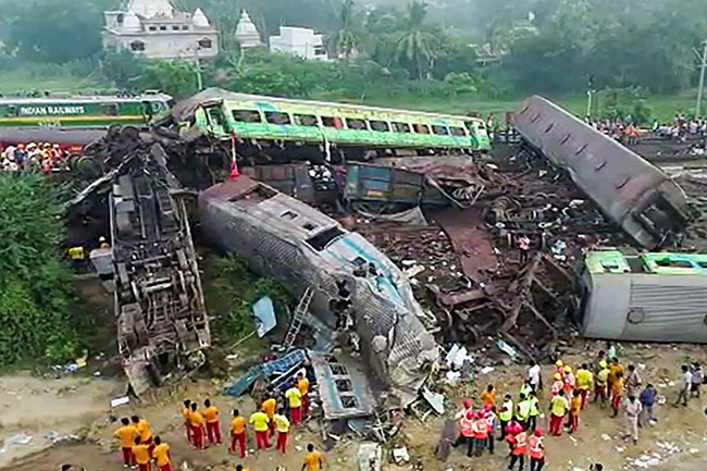 बालासोर रेल्वे दुर्घटना अपघात की, घातपात? सीबीआयमार्फत चौकशी करणार