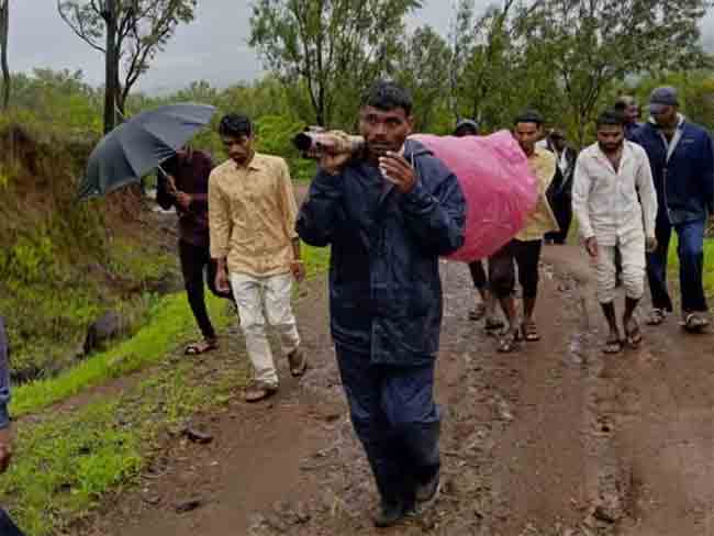 Igatpuri pregnant women death: ग्रामीण भागात रस्त्यांची तातडीची गरज