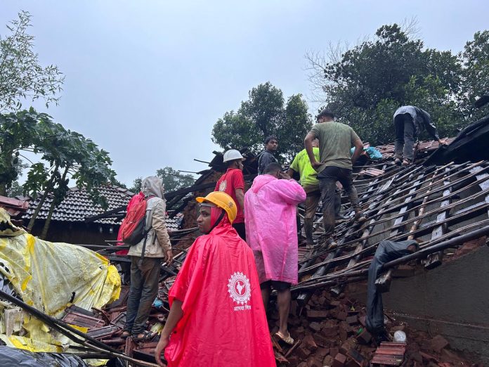 Landslides: निसर्गाशी जुळवून घेताना...