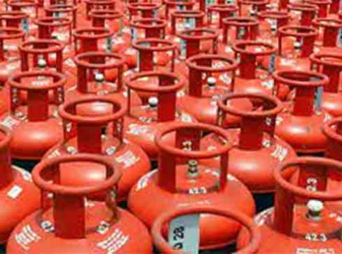 LPG Cylinder Price Hike : बजेटपूर्वीच एलपीजी गॅसच्या किंमतीचा स्फोट; सर्वसामान्यांना आणखी एक फटका!