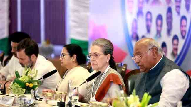 इंडिया आघाडीचा लोकतंत्र बचावाचा पोकळ नारा