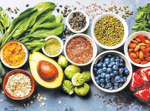Health: थंडीत नाही पडणार आजारी, तुमच्या डाएटमध्ये सामील करा हे पदार्थ